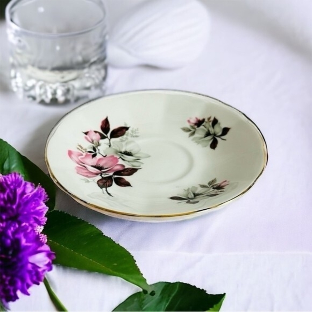 Vintage ELIZABETHAN Fine Bone China Floral Tea Saucer 5.5" Made in England VG